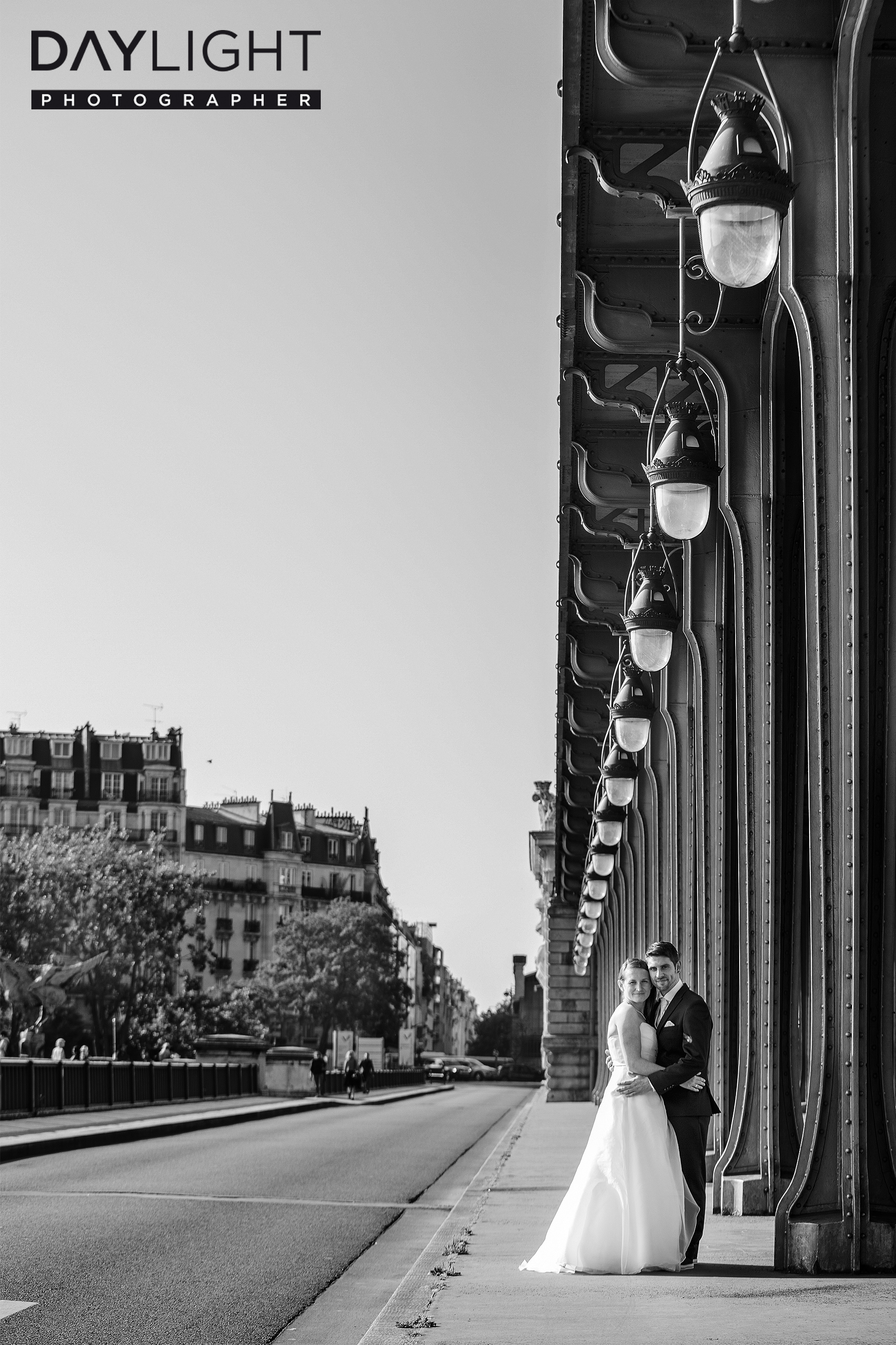 hochzeits fotografen buchen Frisch verheiratet gehts zum Hochzeits Fotoshooting nach Paris